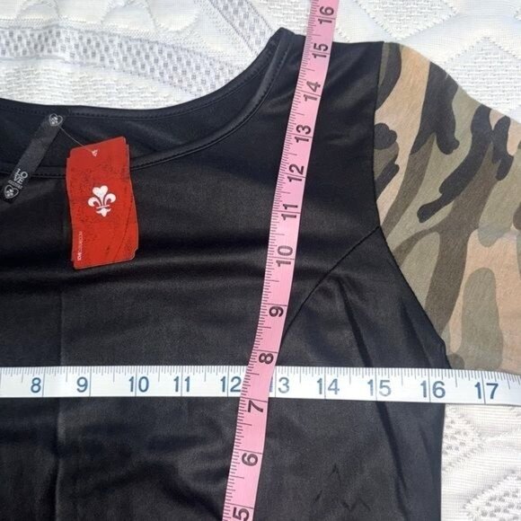 Love Culture Camouflage Sleeve Crop Top Large Polyester Spandex Black Camo - Picture 7 of 8